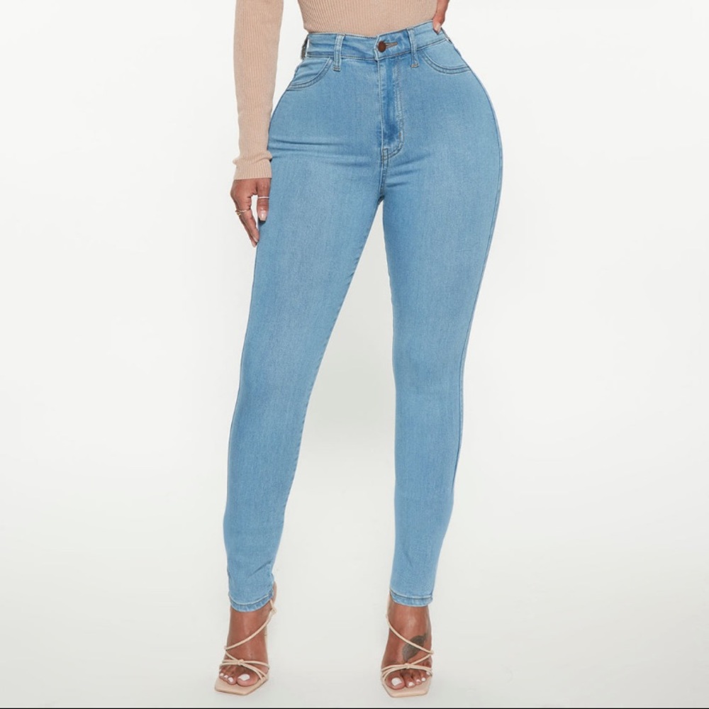 Fashion Nova Light Blue Wash High Waisted Jeans. Size 5. Great Condition.